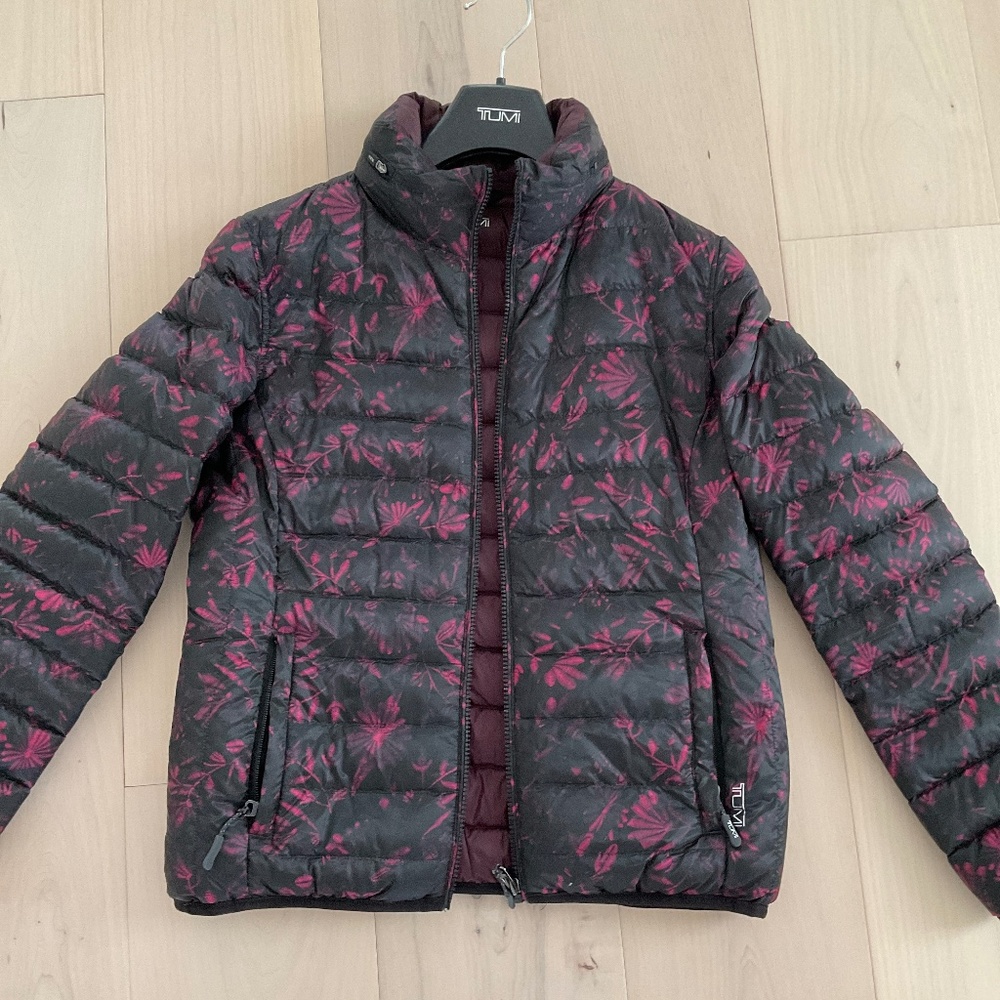 Tumi Pax Lightweight Women’s Reversible Padded Jacket in Small